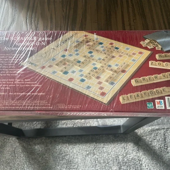 Crossword Game - Classic Red Edition. Never used - Picture 2 of 2